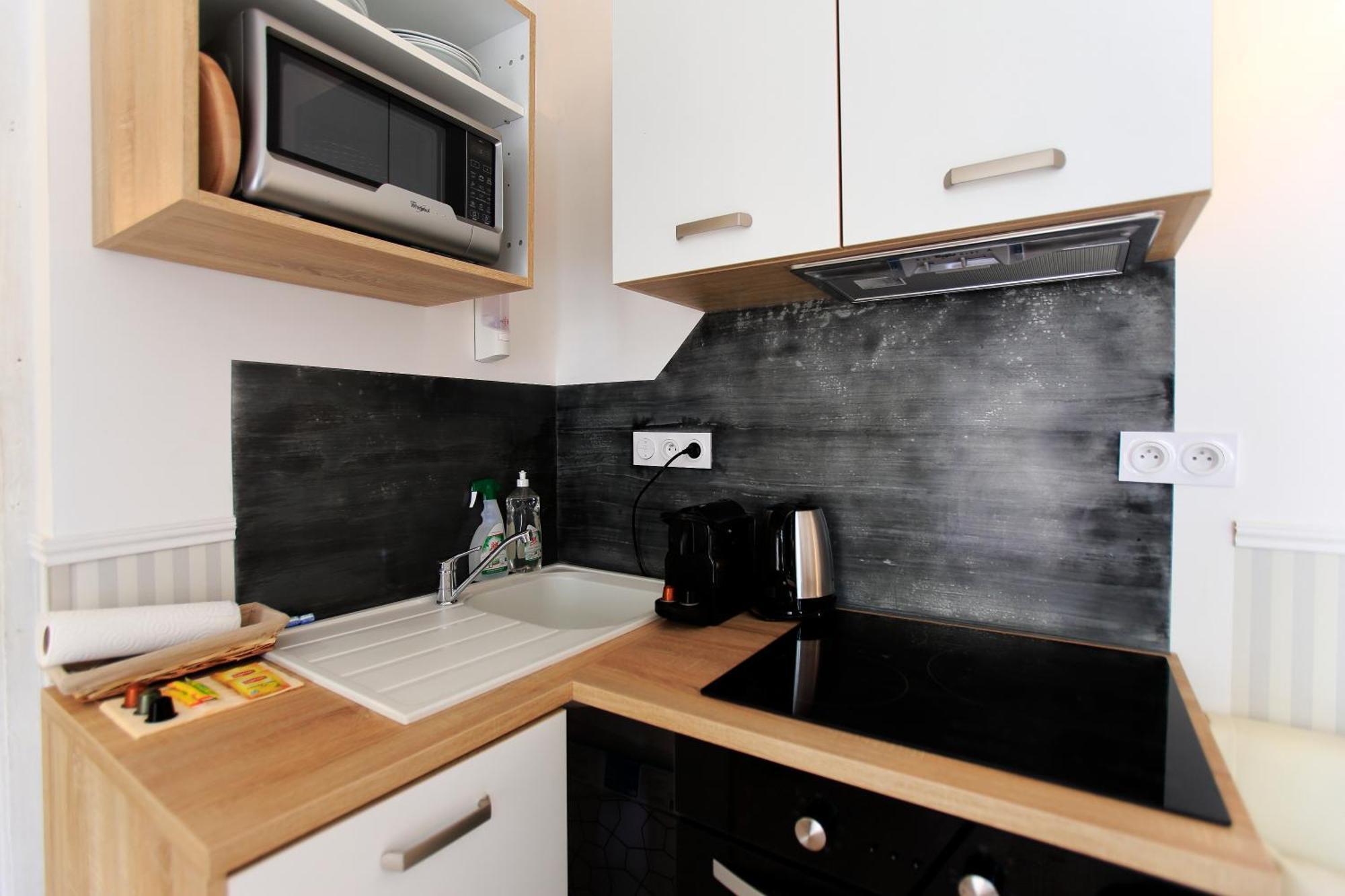 Hotel Saint Georges Troyes Quarto foto A typical kitchenette