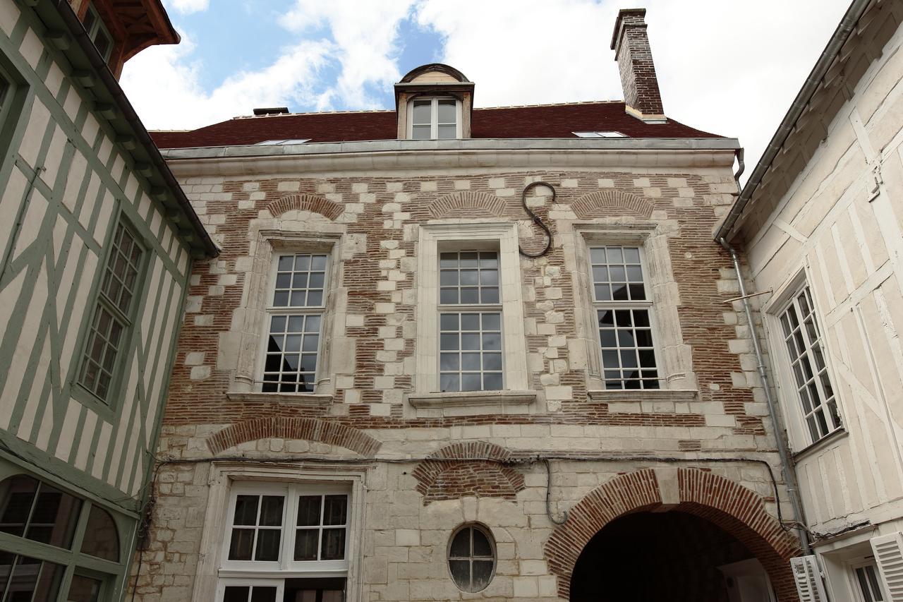 Hotel Saint Georges Troyes Exterior foto The house of the Duke of Sully in Paris