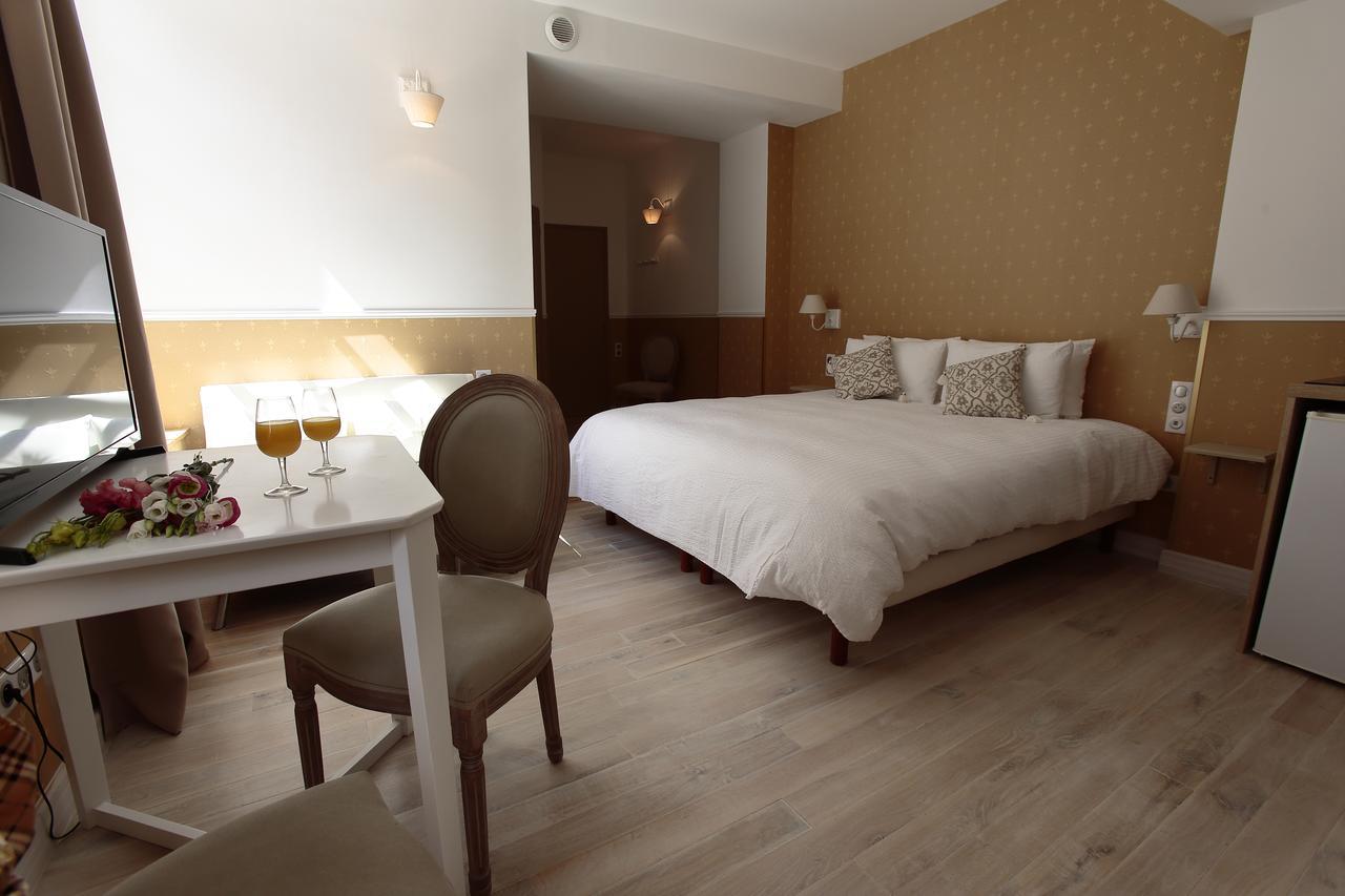 Hotel Saint Georges Troyes Exterior foto A room at the hotel