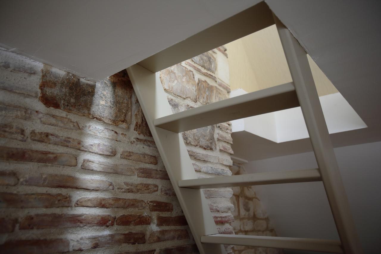 Hotel Saint Georges Troyes Exterior foto Staircase