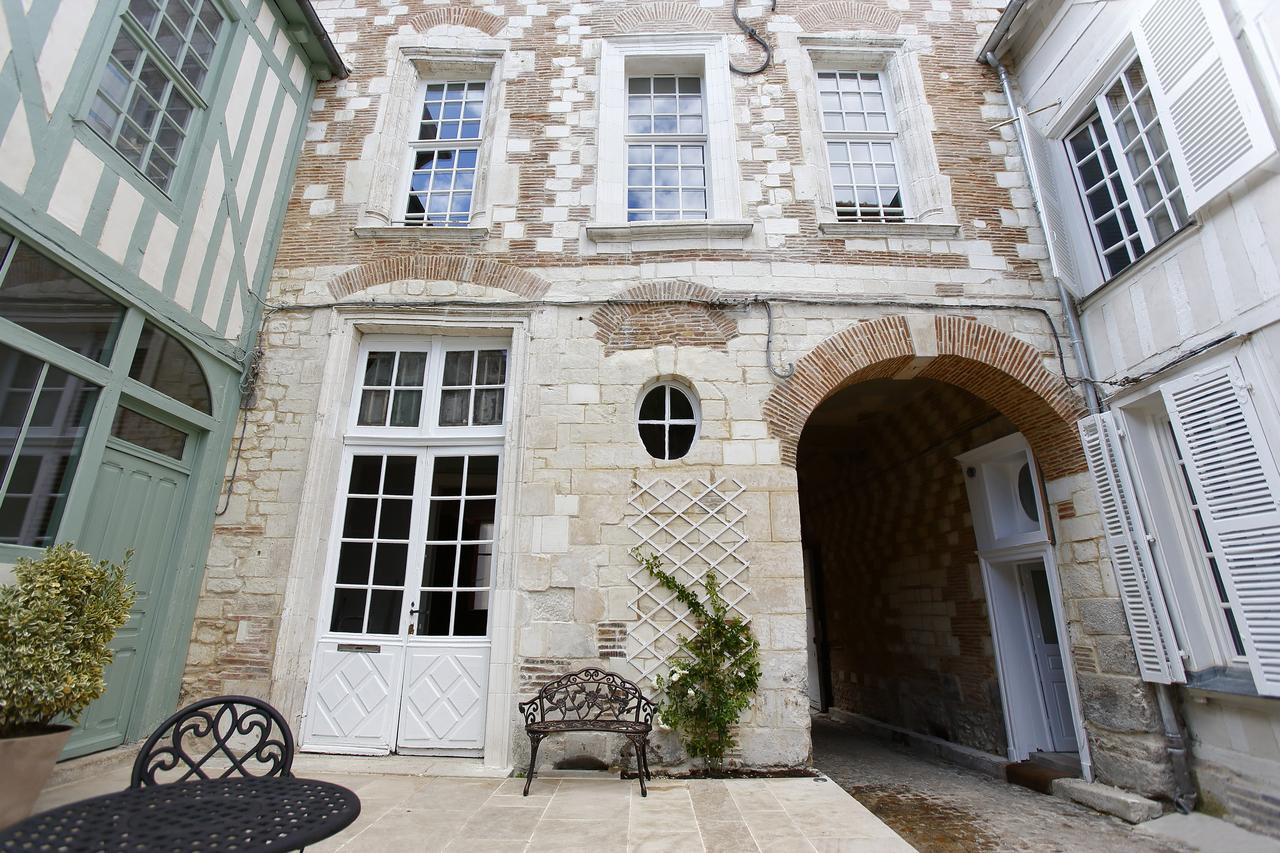 Hotel Saint Georges Troyes Exterior foto The house of François Quesnay in Châteauneuf-sur-Sarthe