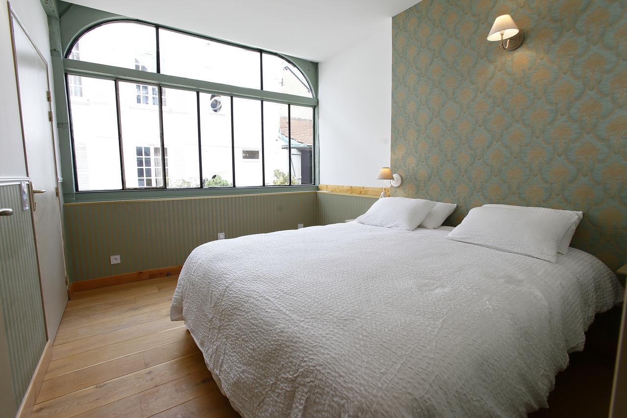 Hotel Saint Georges Troyes Exterior foto A bedroom at the hotel