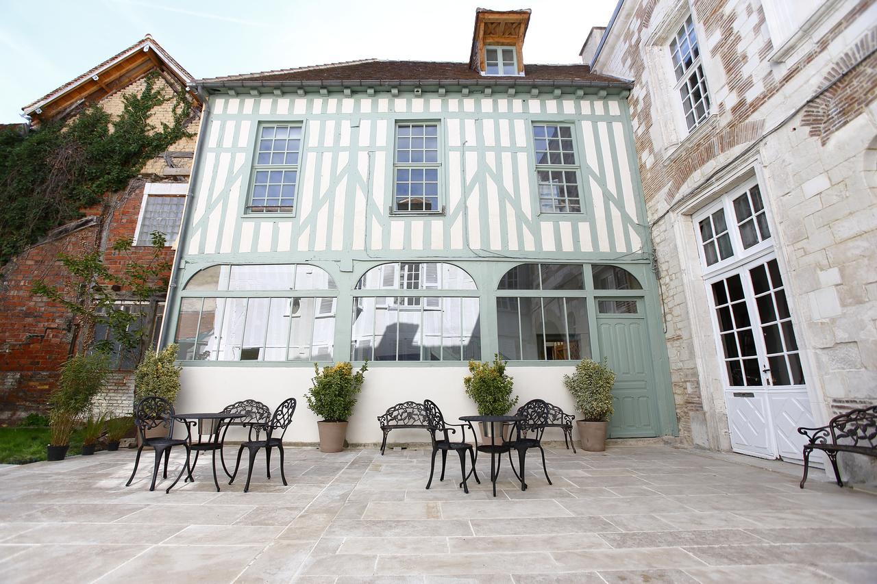 Hotel Saint Georges Troyes Exterior foto The courtyard of the Hôtel de Ligne