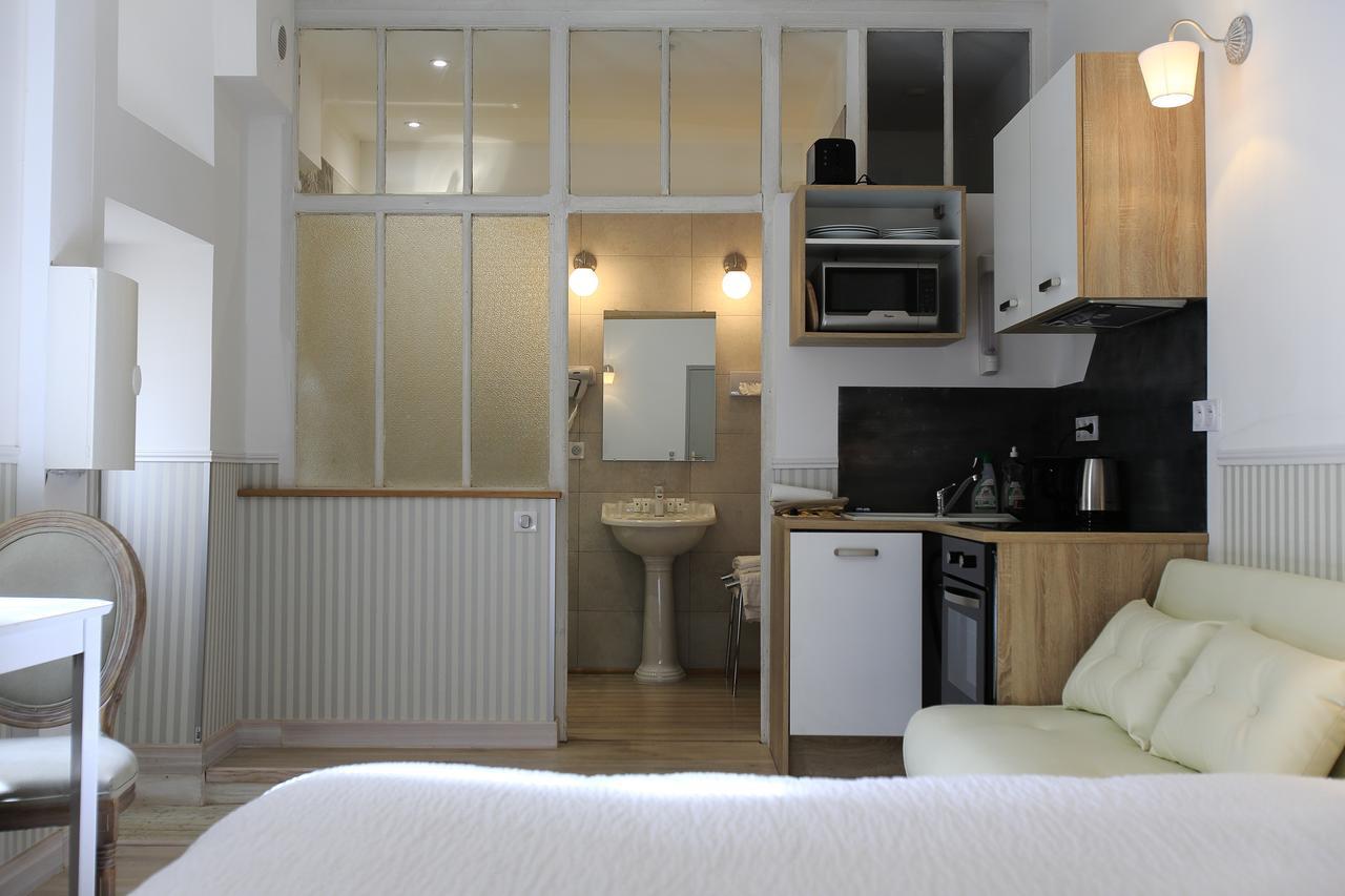 Hotel Saint Georges Troyes Exterior foto A studio apartment in Paris