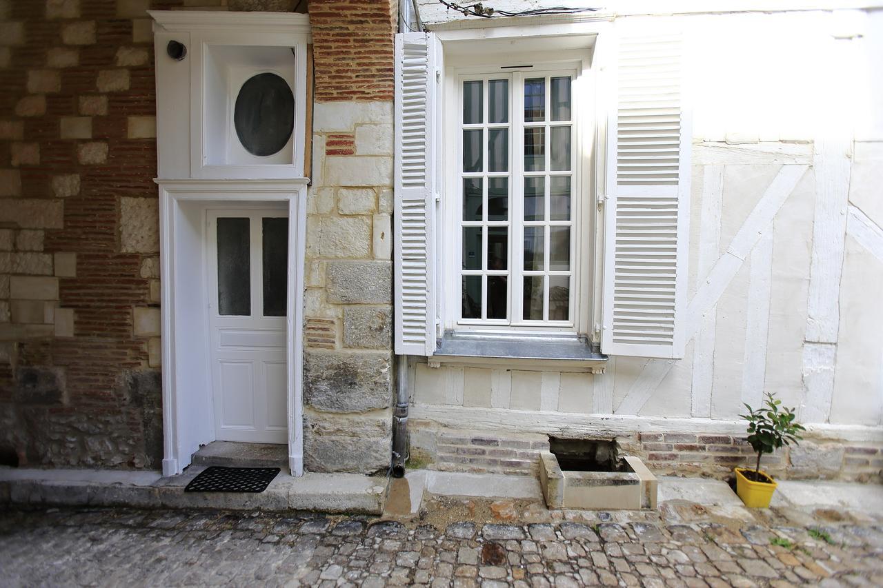 Hotel Saint Georges Troyes Exterior foto The house of Jean-Baptiste Charpentier in Angers