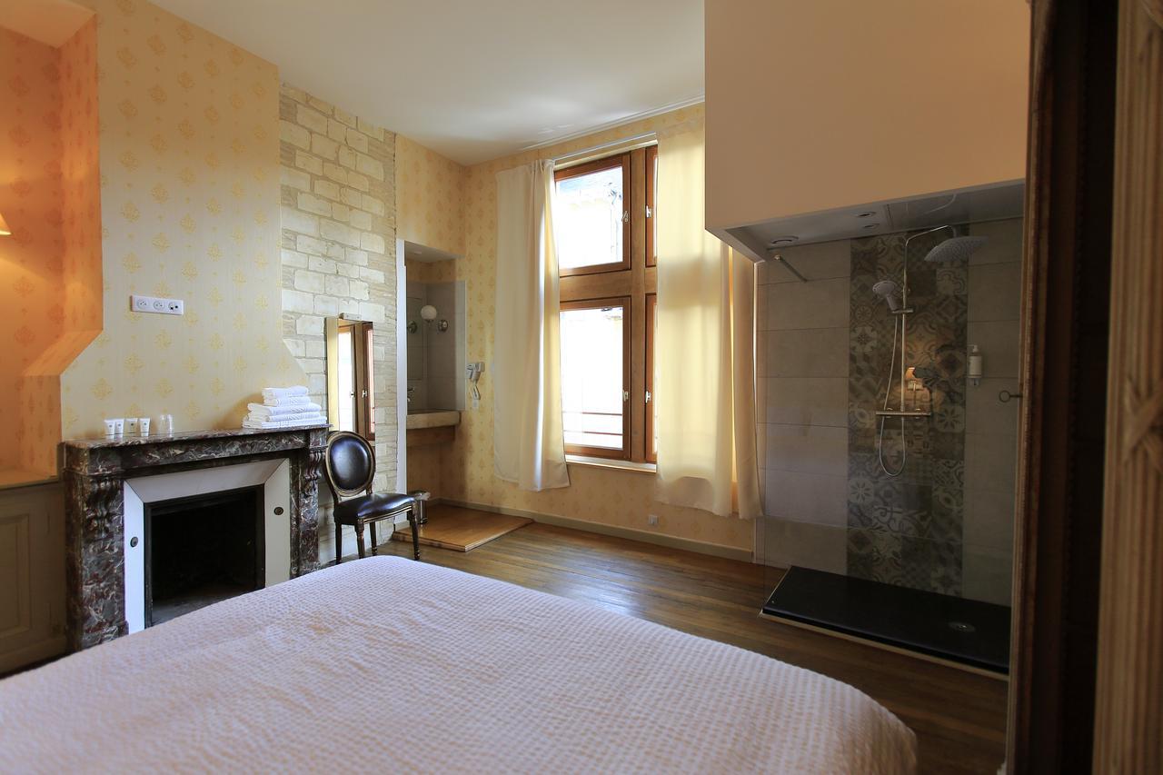 Hotel Saint Georges Troyes Exterior foto A room at the hotel