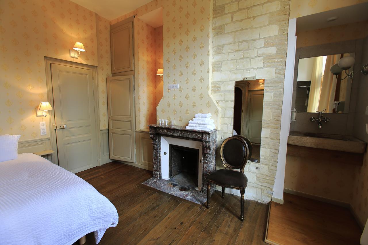 Hotel Saint Georges Troyes Exterior foto A room at the hotel