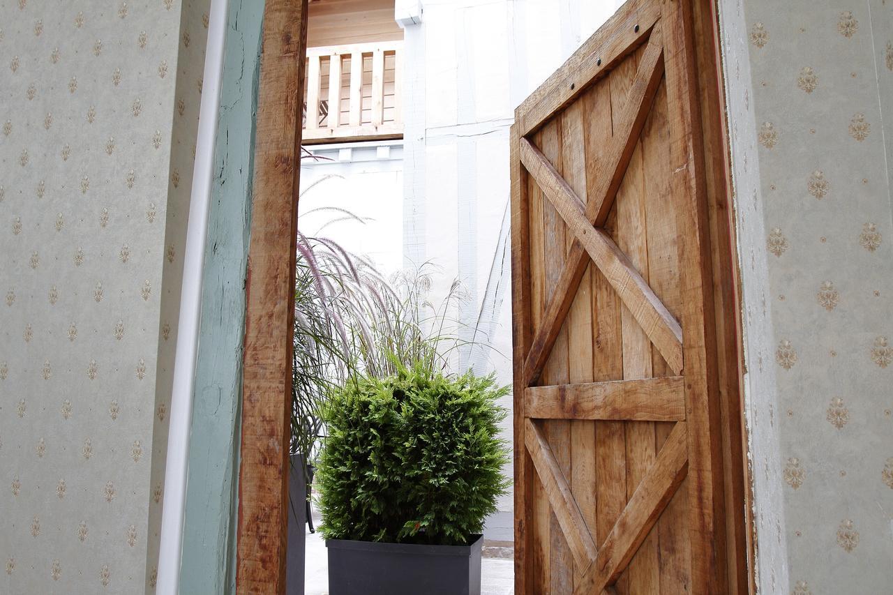 Hotel Saint Georges Troyes Exterior foto The entrance to the courtyard