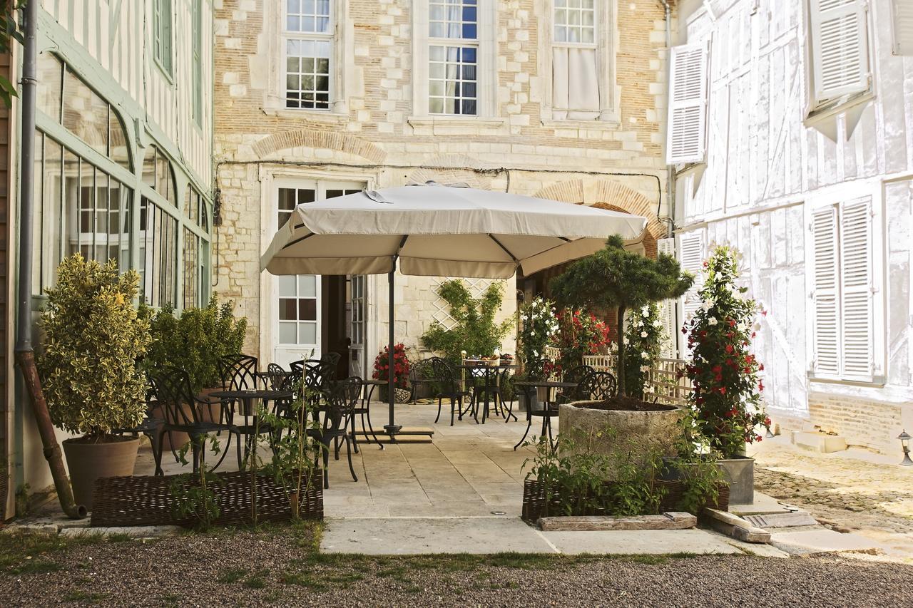 Hotel Saint Georges Troyes Exterior foto The courtyard of the restaurant