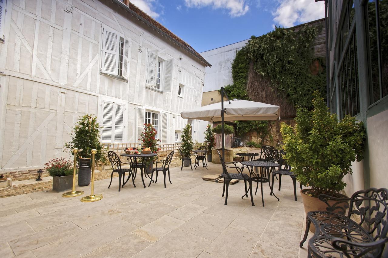 Hotel Saint Georges Troyes Exterior foto The courtyard of the hotel