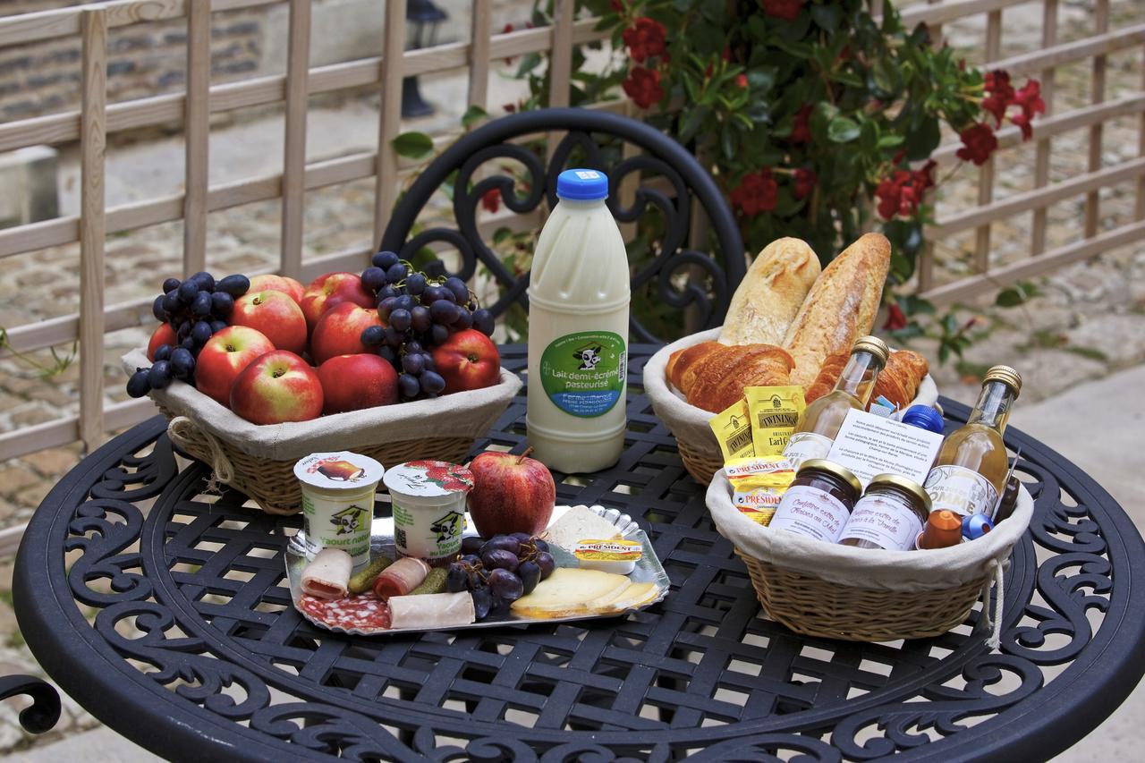 Hotel Saint Georges Troyes Exterior foto A typical breakfast