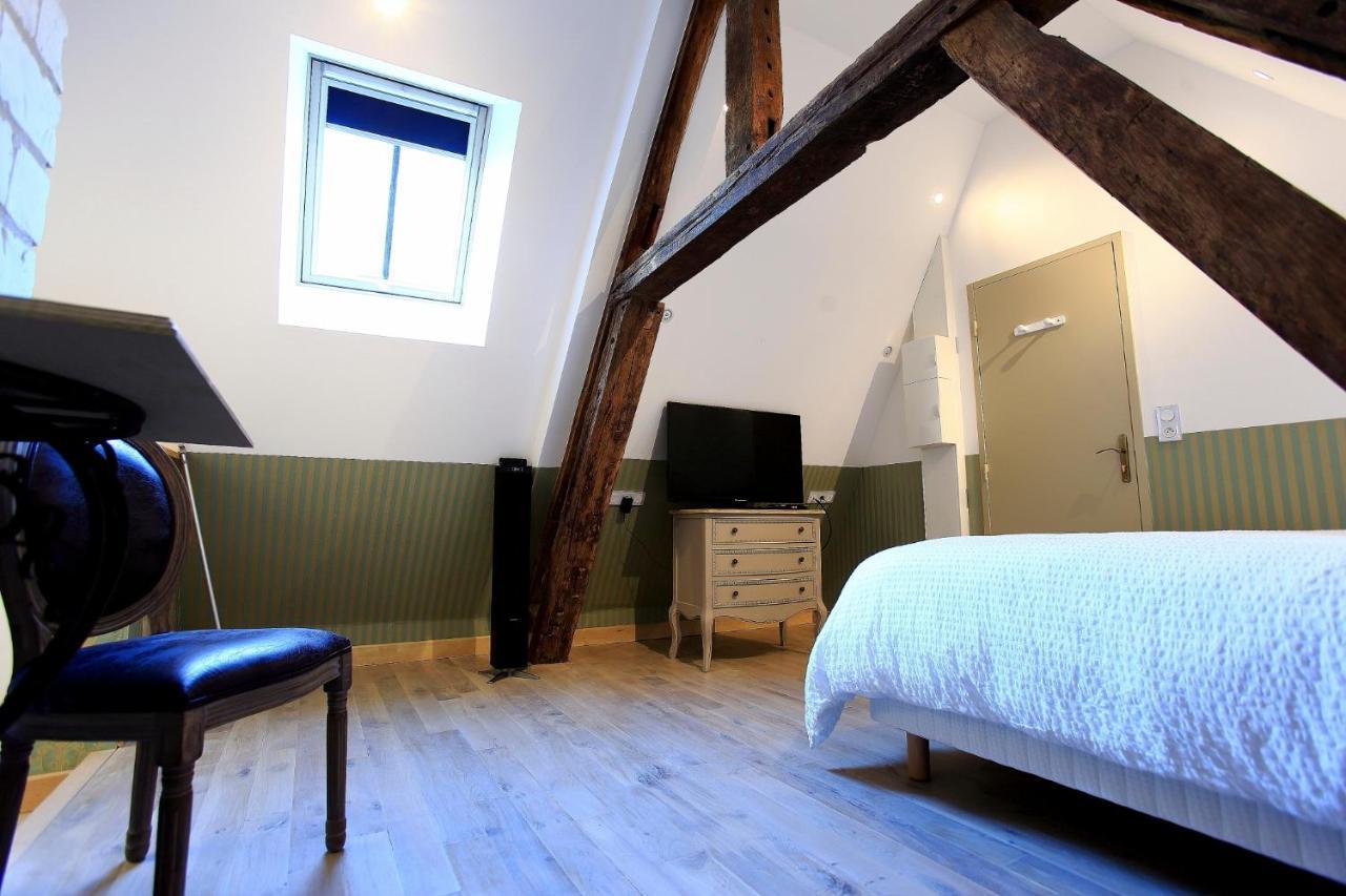 Hotel Saint Georges Troyes Exterior foto A room at the hotel
